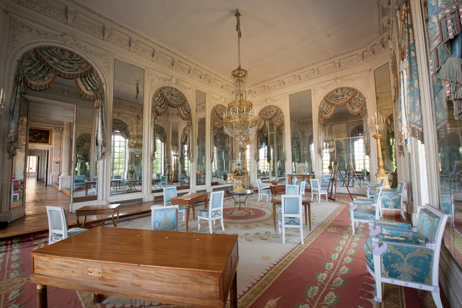 Les mobiliers et objets d’art du Grand Trianon